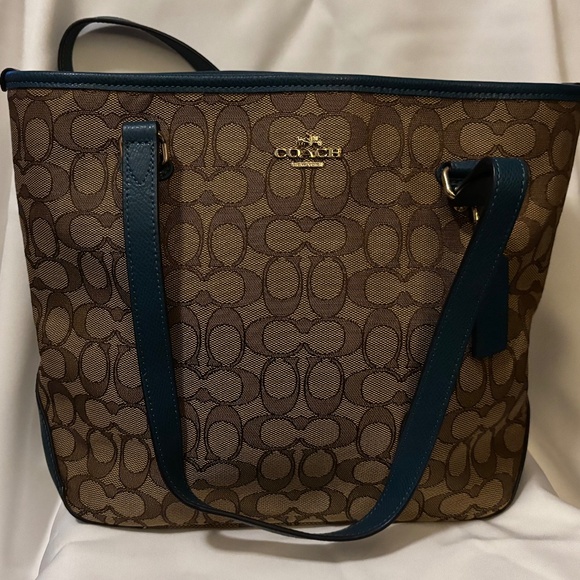 Coach Handbags - Coach Shoulder Bag
